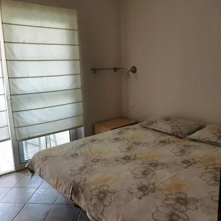 La Casa Amarilla